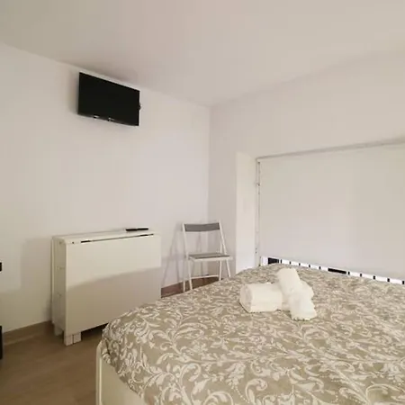 En Apartment *